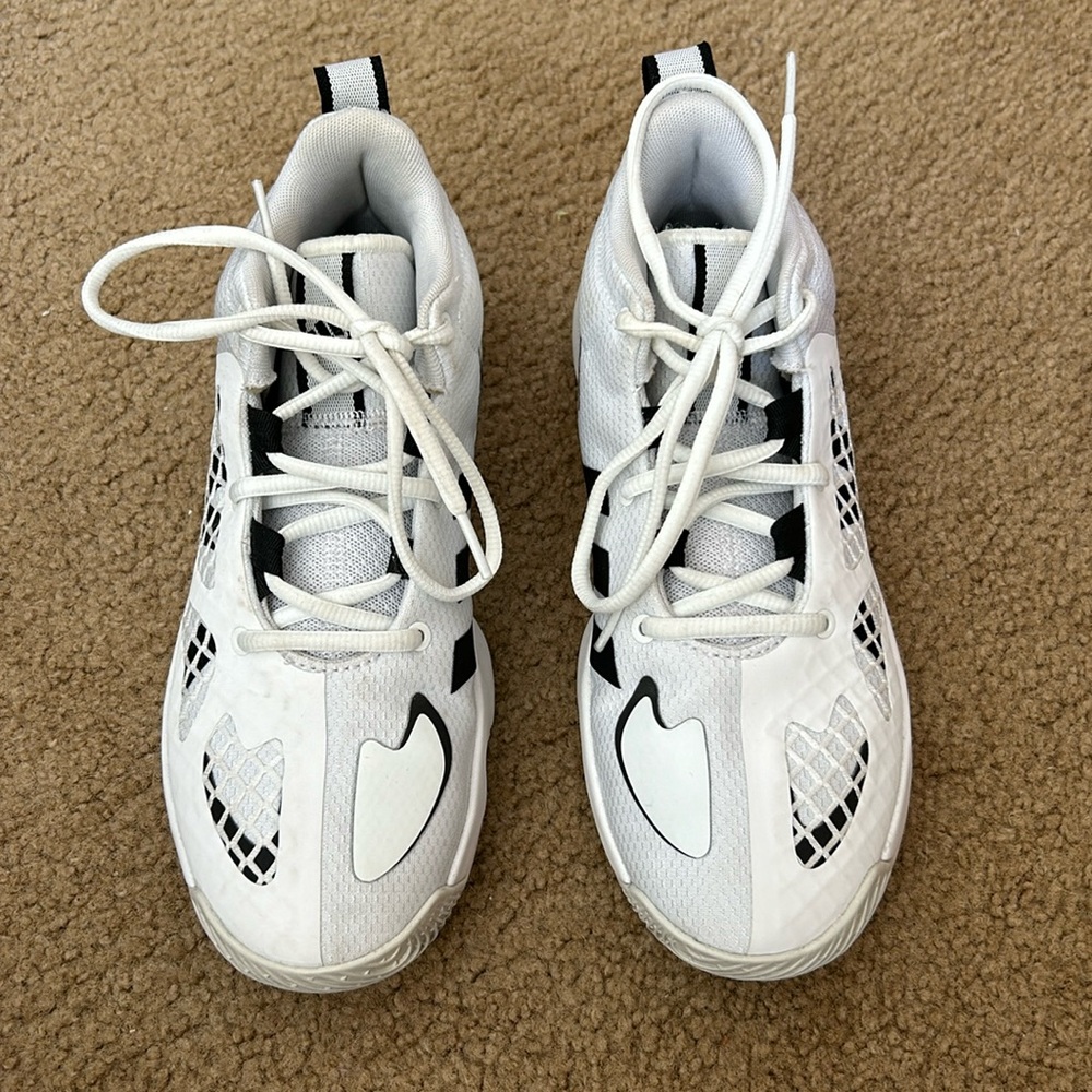 ADIDAS basketball shoes size 6. Perfect condition worn once.